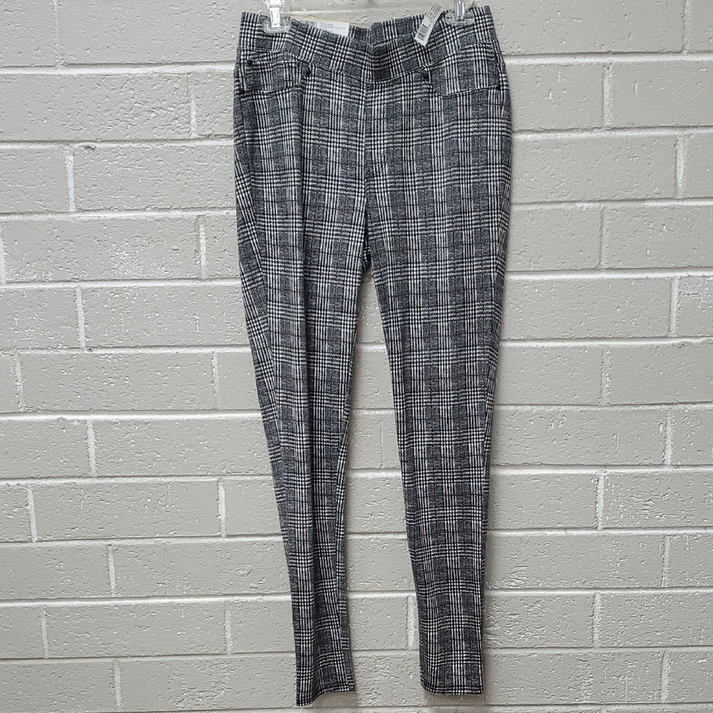 3/$20 Seven7 Women's Black and White Plaid Skinny Pants